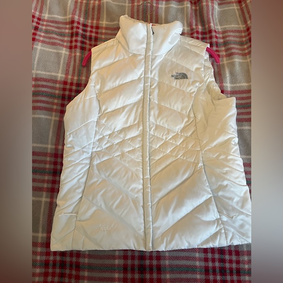 The North Face White Puffer Vest Size Medium - Picture 12 of 13